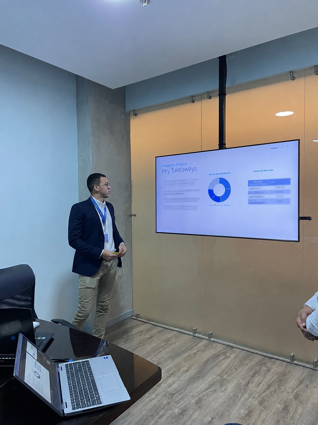 Jorge Coto de León exponiendo Key Takeaways del mercado